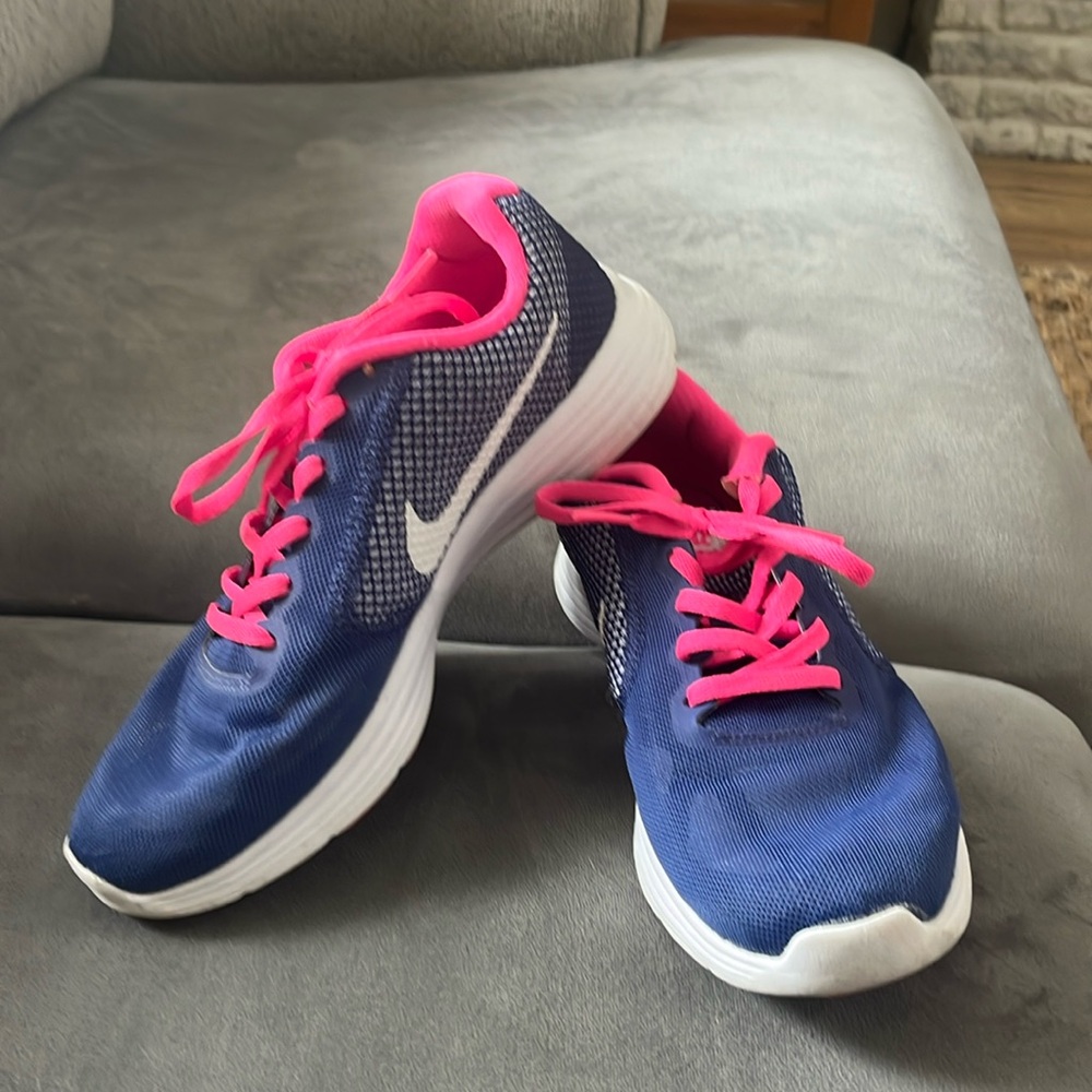 8.5 Nike sneakers woman’s blue